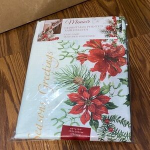 Memoire Festive Floral Tablecloth with Red and Green Accents